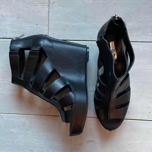 BGBGeneration Women’s Black Strappy Platform Wedges 4 Inch Heel Back Zip Size 8